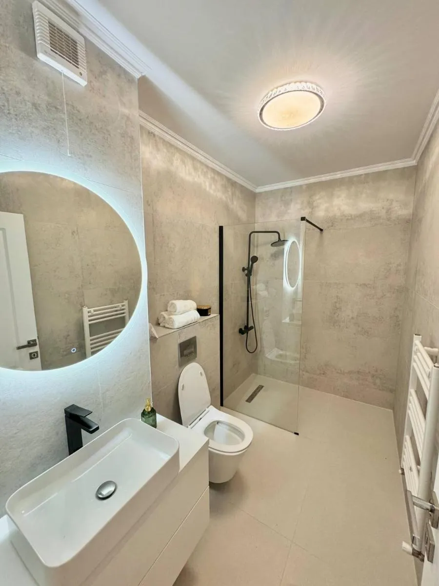 Image 2 of Lake View Luxury Apartament
