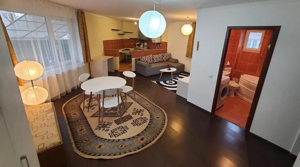 Image of Lexington Apartments