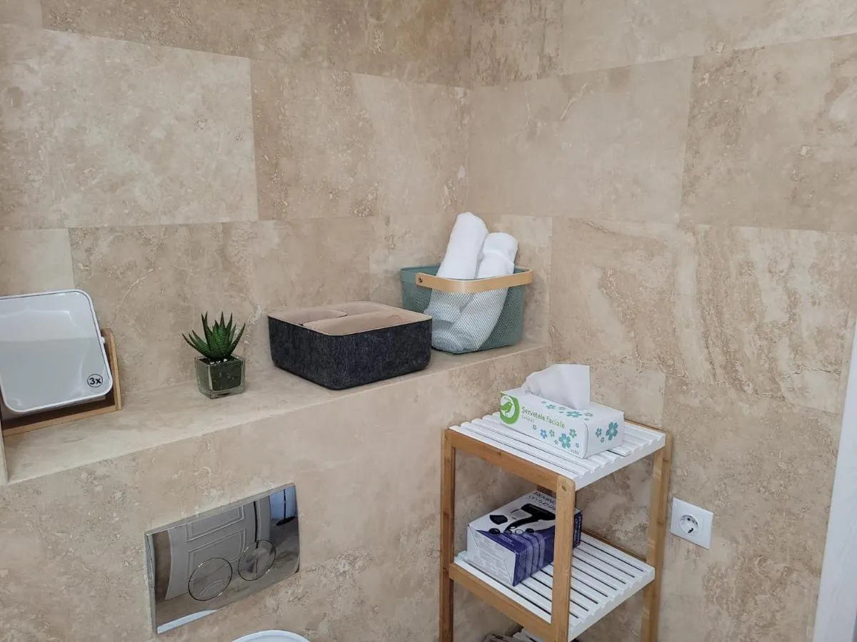 Image 4 of Lovely Apartment Near City Center (w/ Parking)