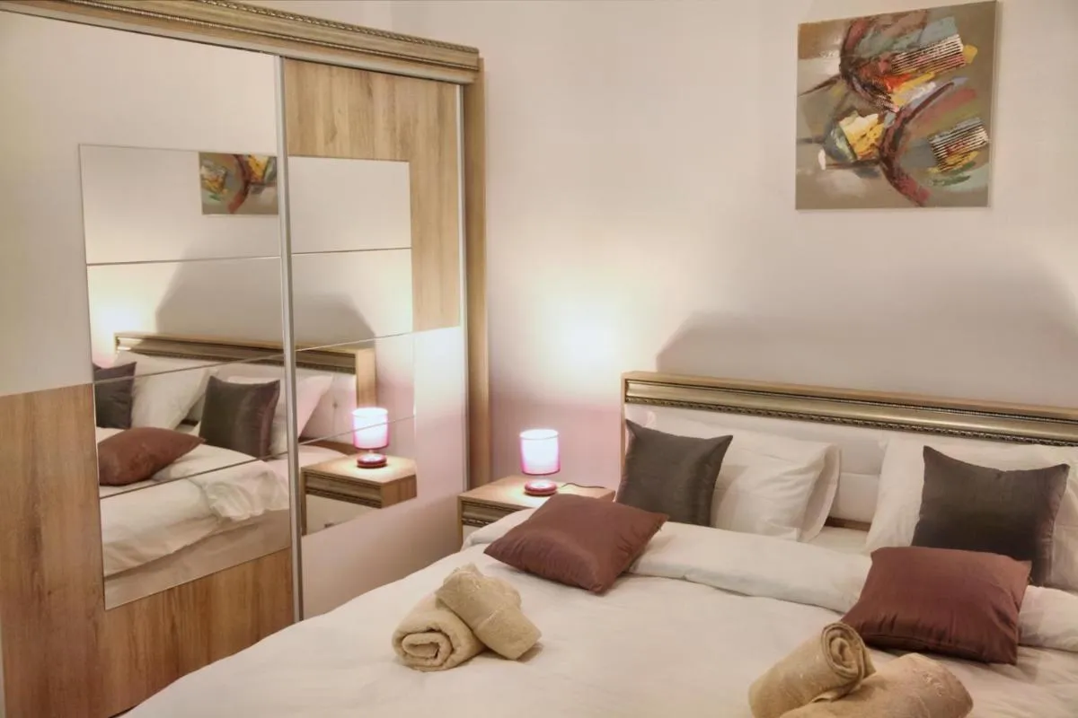 Image 5 of Luxury Downtown Apartment