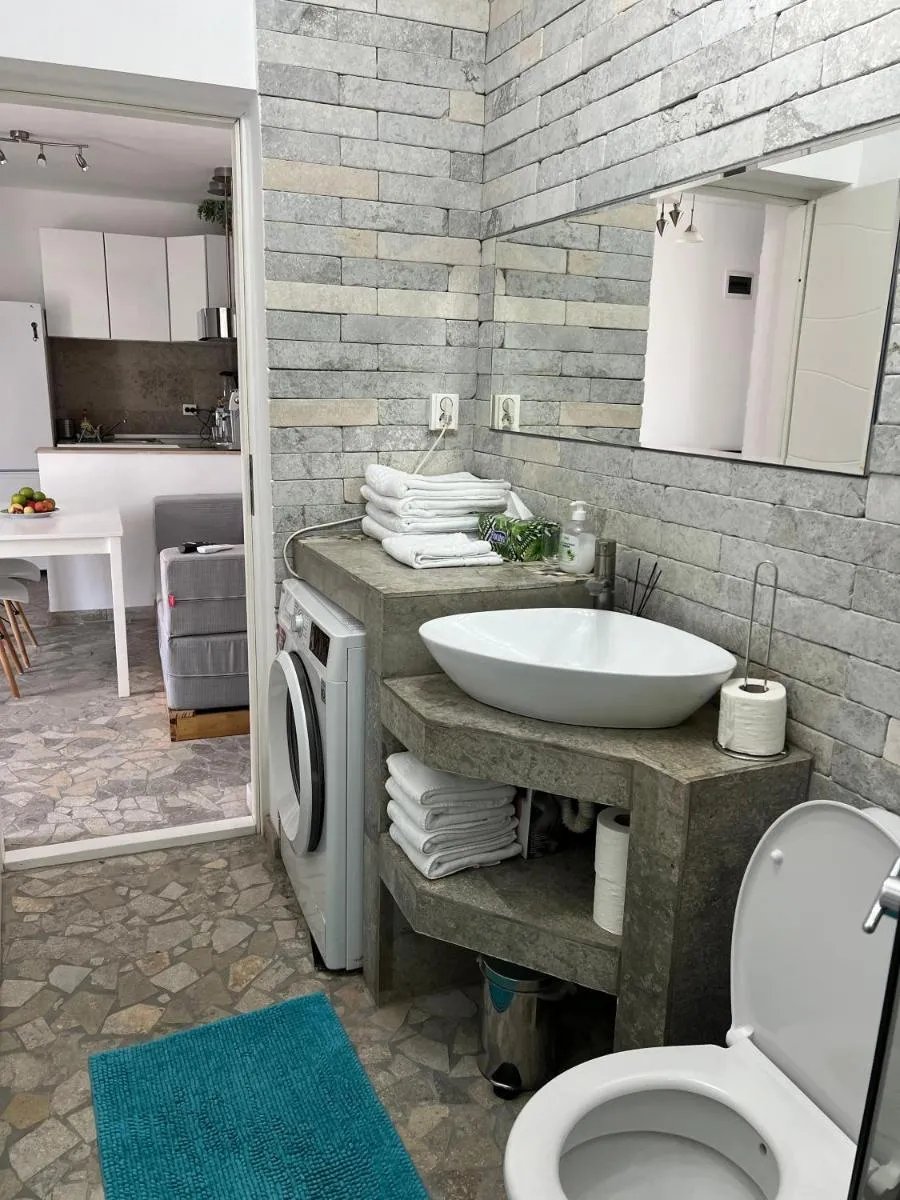 Image 2 of Luxus Cluj Airport Apartments