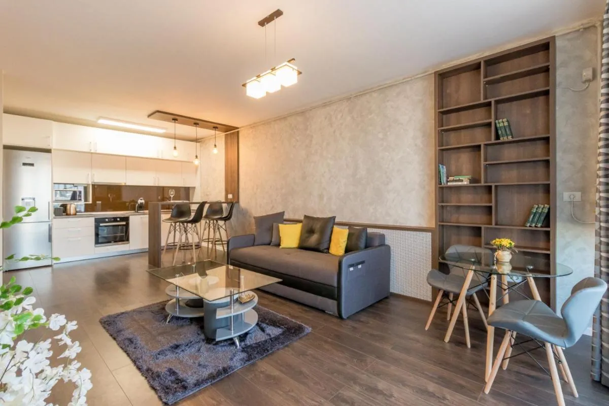 Image 3 of Modern Downtown Apartment
