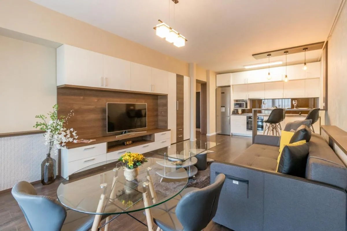 Image 4 of Modern Downtown Apartment