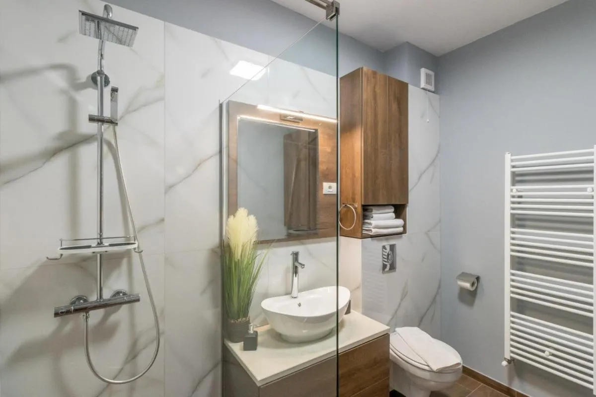 Image 2 of Modern Downtown Apartment
