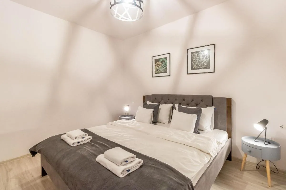 Image 1 of Modern and Stylish Apartment w Terrace