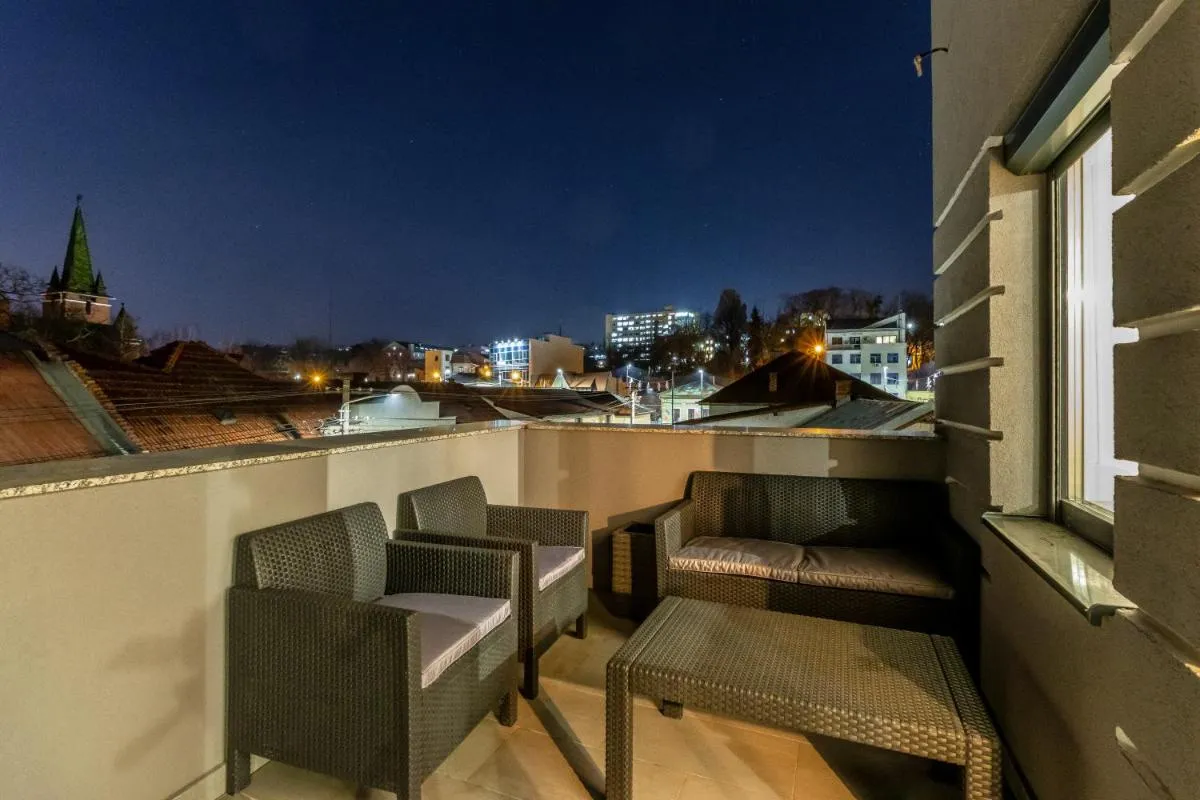 Image 4 of Modern and Stylish Apartment w Terrace