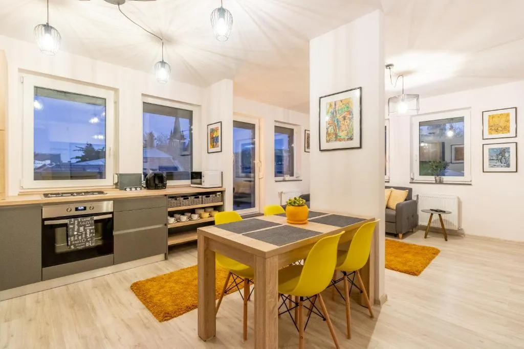 Image of Modern and Stylish Apartment w Terrace