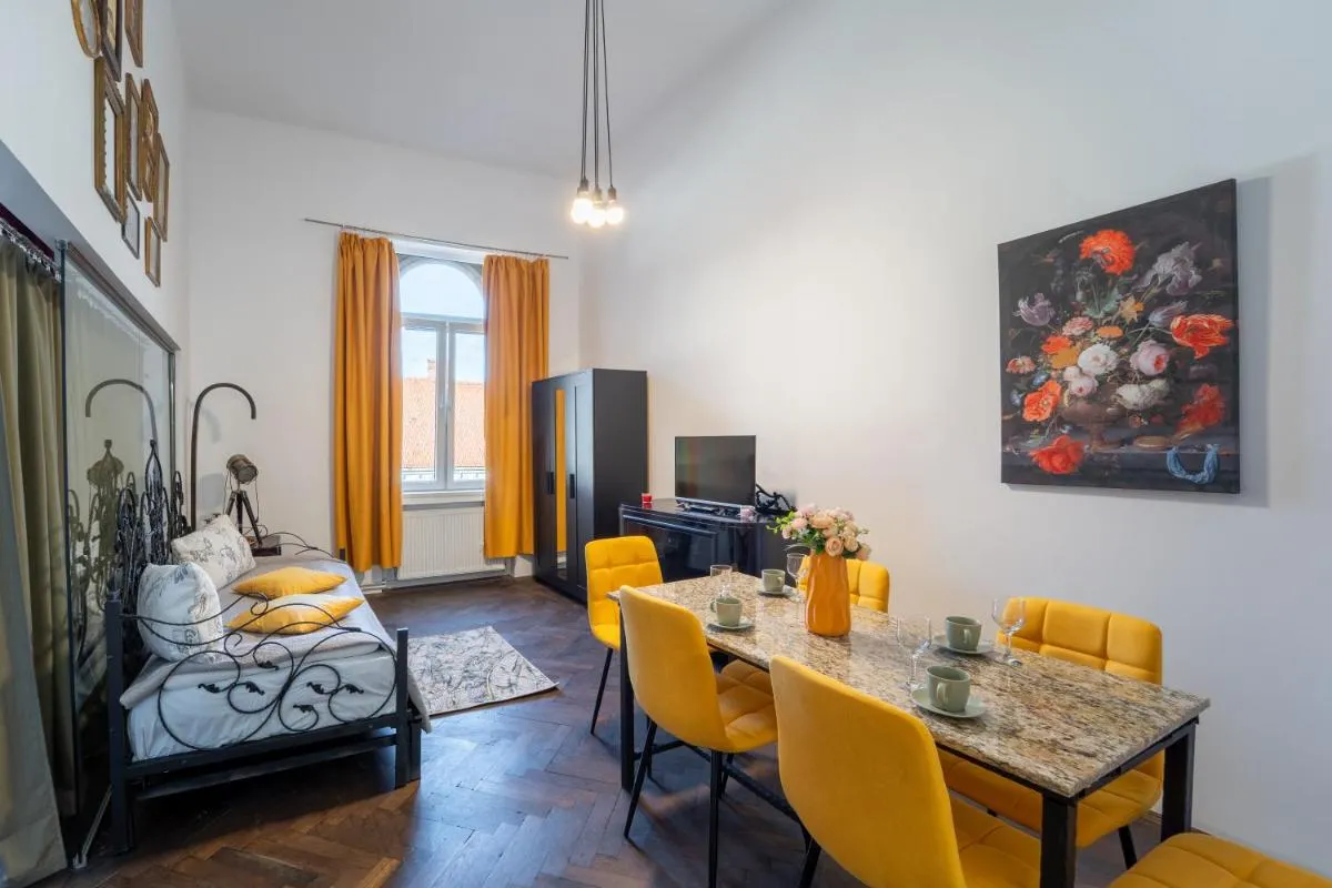 Image 4 of Noble 5 star House in Unirii plaza