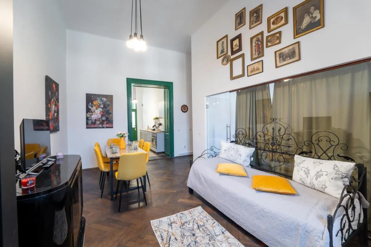 Image 6 of Noble 5 star House in Unirii plaza
