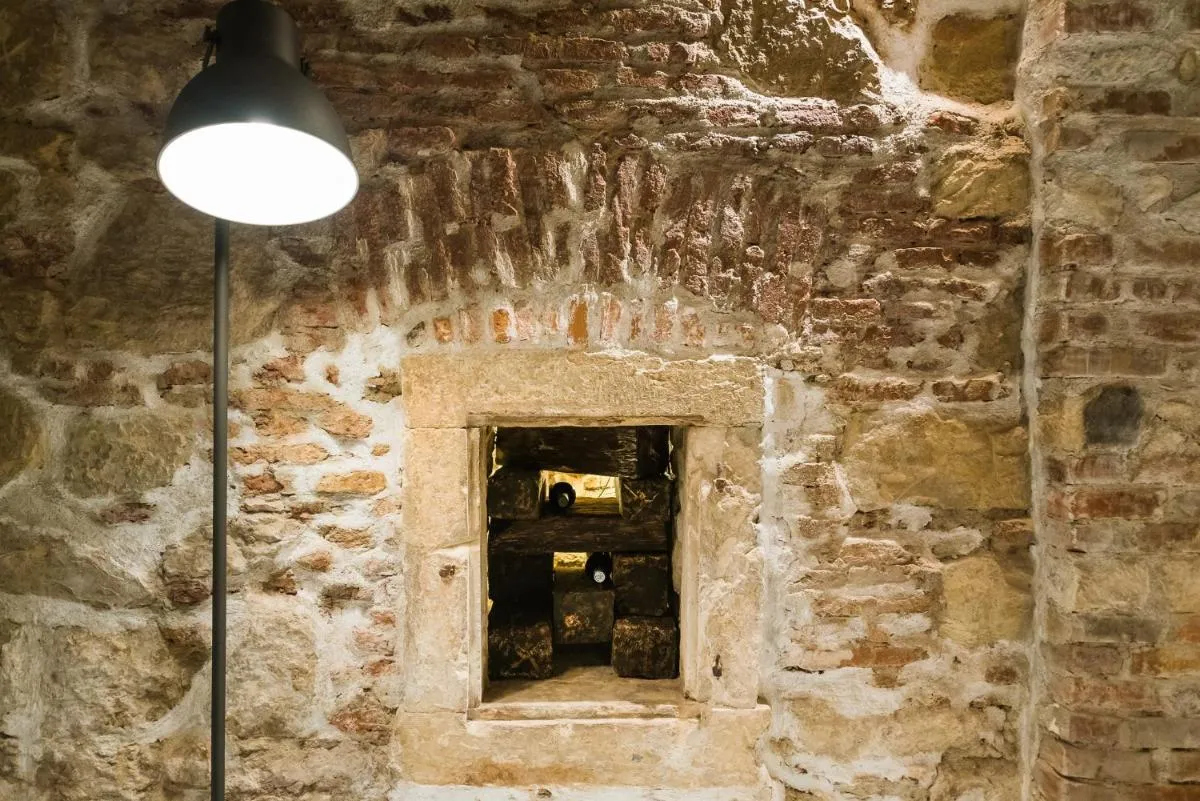 Image 5 of Old Central Apartment