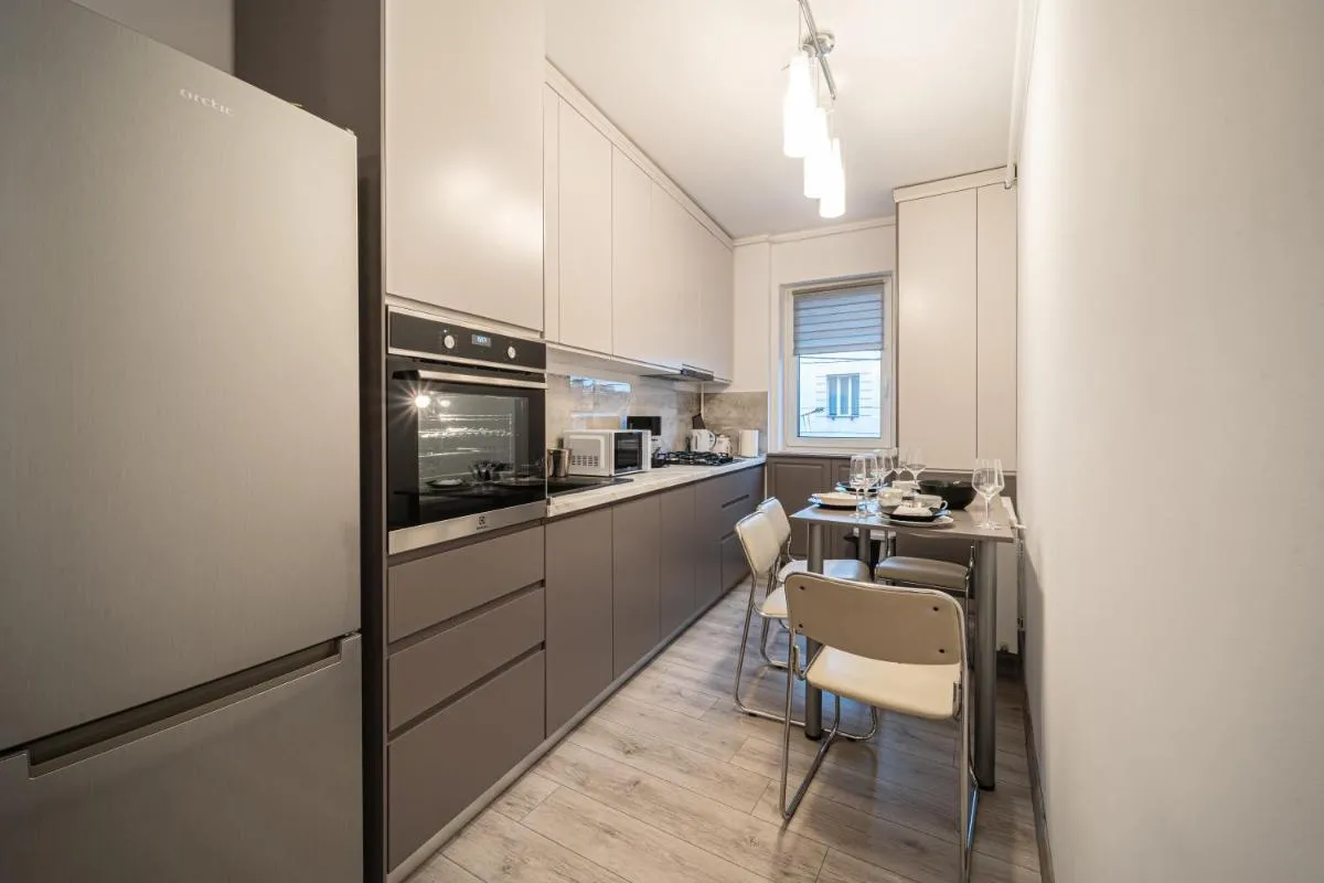 Image 3 of Old town luxury in new building.