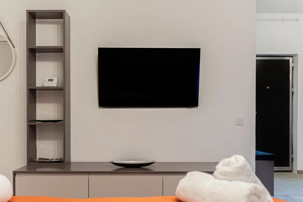 Image 4 of Old town luxury in new building.