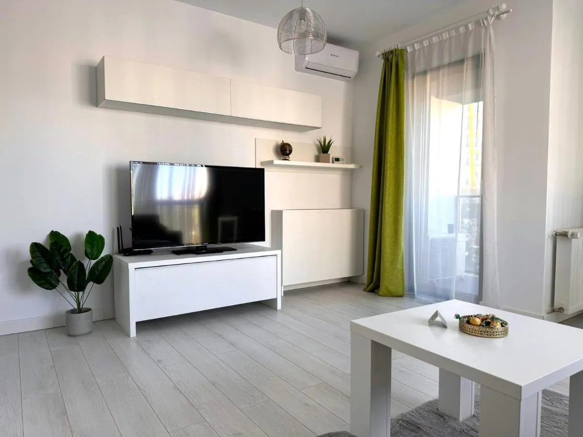Image 4 of Platinia One