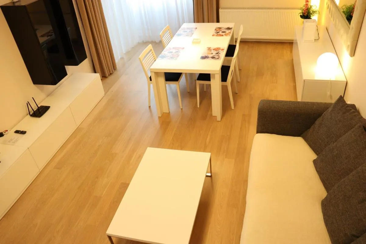 Image 4 of Platinia home