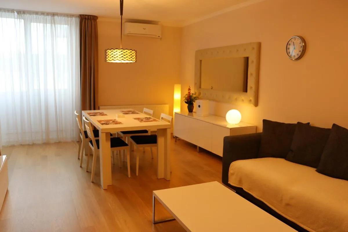 Image 6 of Platinia home