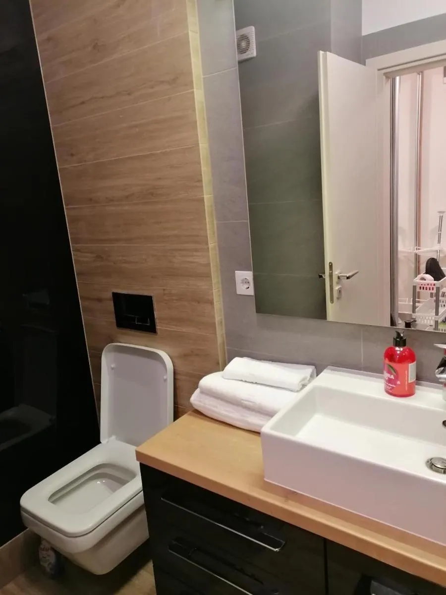 Image 6 of Queency Apartament cu gradina și parcare gratuita