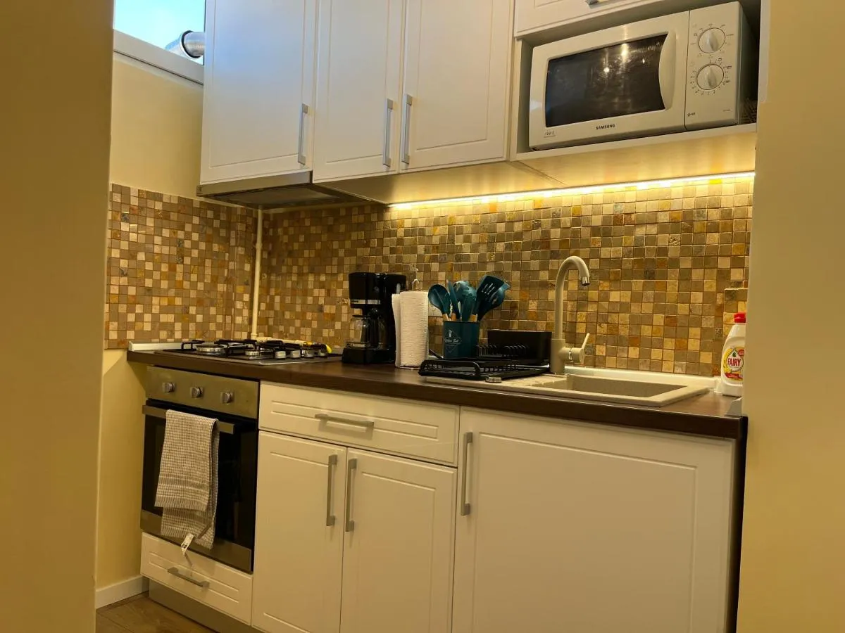 Image 1 of Quiet flat with balcony, free parking included