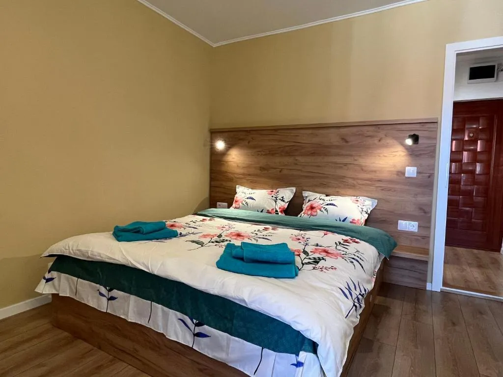 Image of Quiet flat with balcony, free parking included