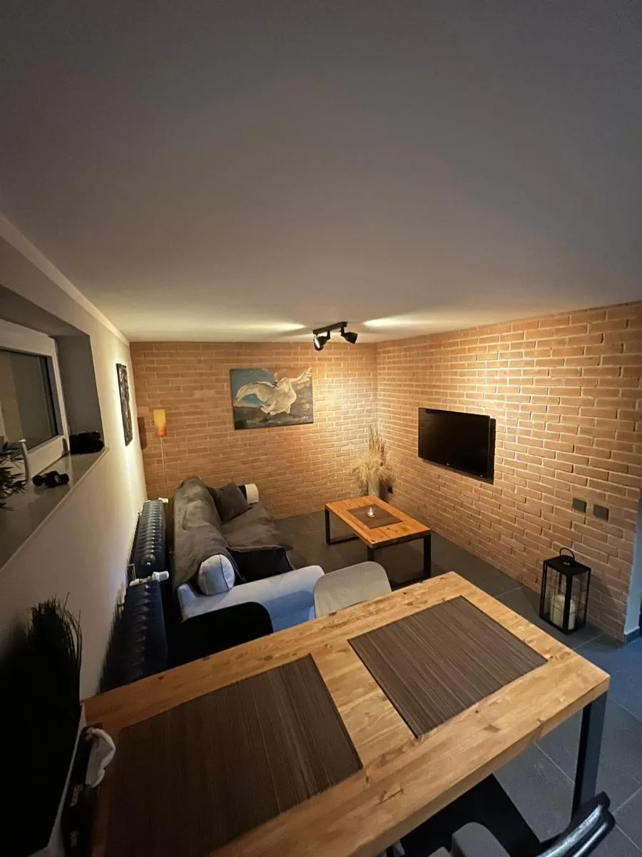 Image 6 of Retro Retreat – Free Parking – 20 min to Center