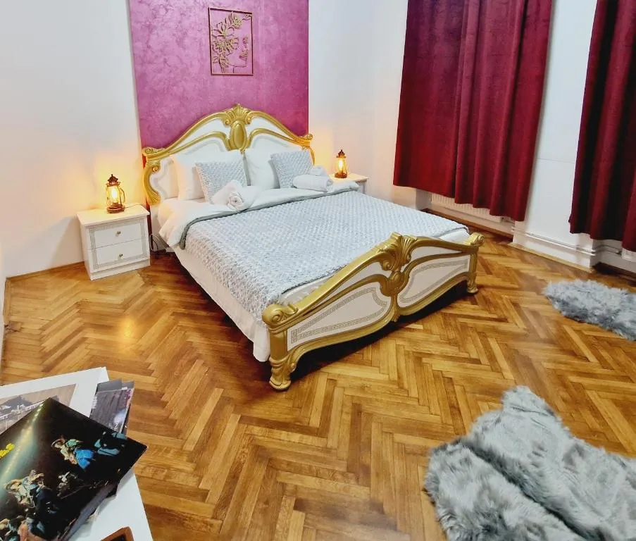 Image of Royal 5* mansion near central square