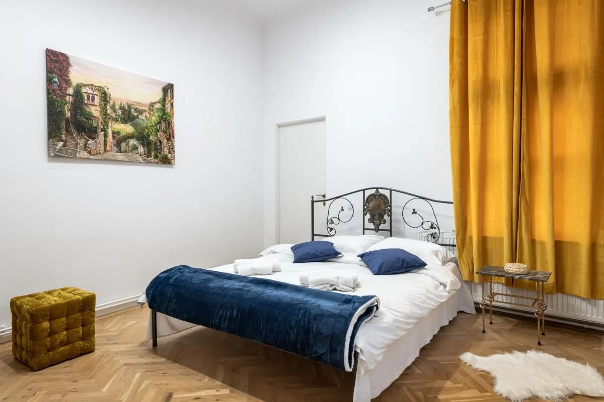 Image 6 of Royal 5* mansion near central square