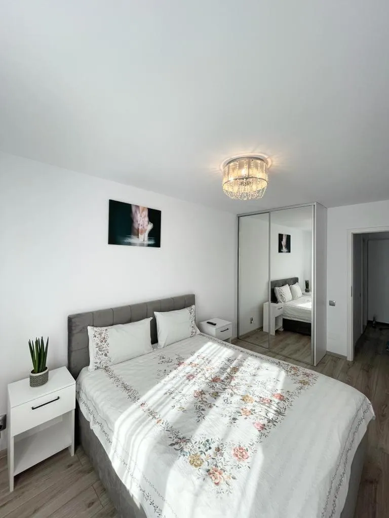 Image 4 of Skyway Apartment