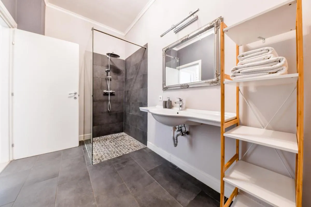 Image 2 of Stylish Ground Floor Apartment