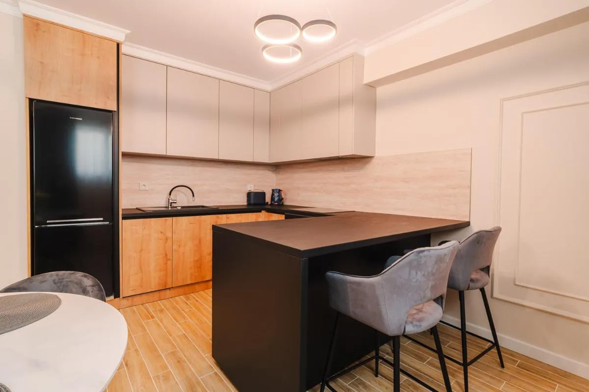 Image 2 of Stylish Stay – Workspace & Netflix Included