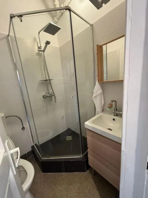 Image 3 of Sunflower Apartment
