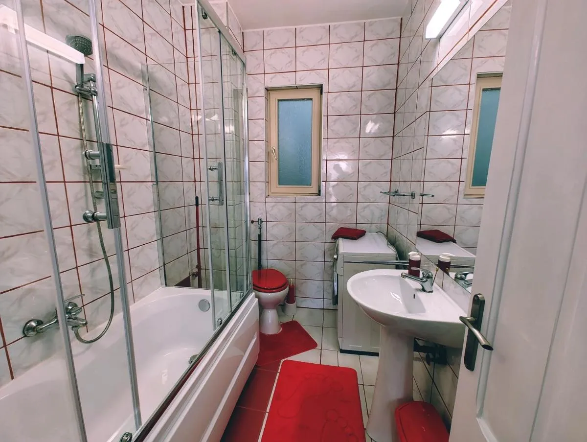 Image 2 of Ten’s Apartment – spatios si linistit