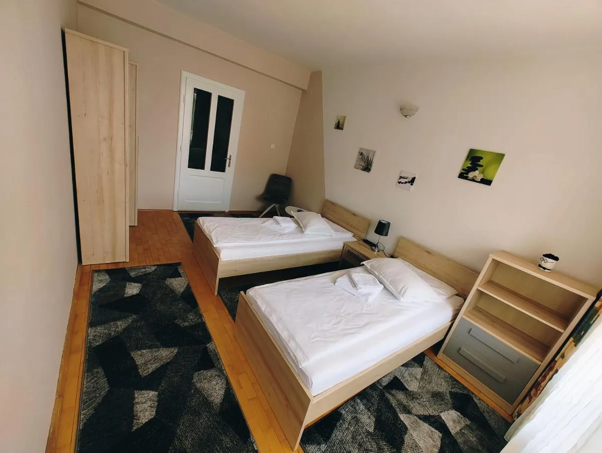 Image 1 of Ten’s Apartment – spatios si linistit