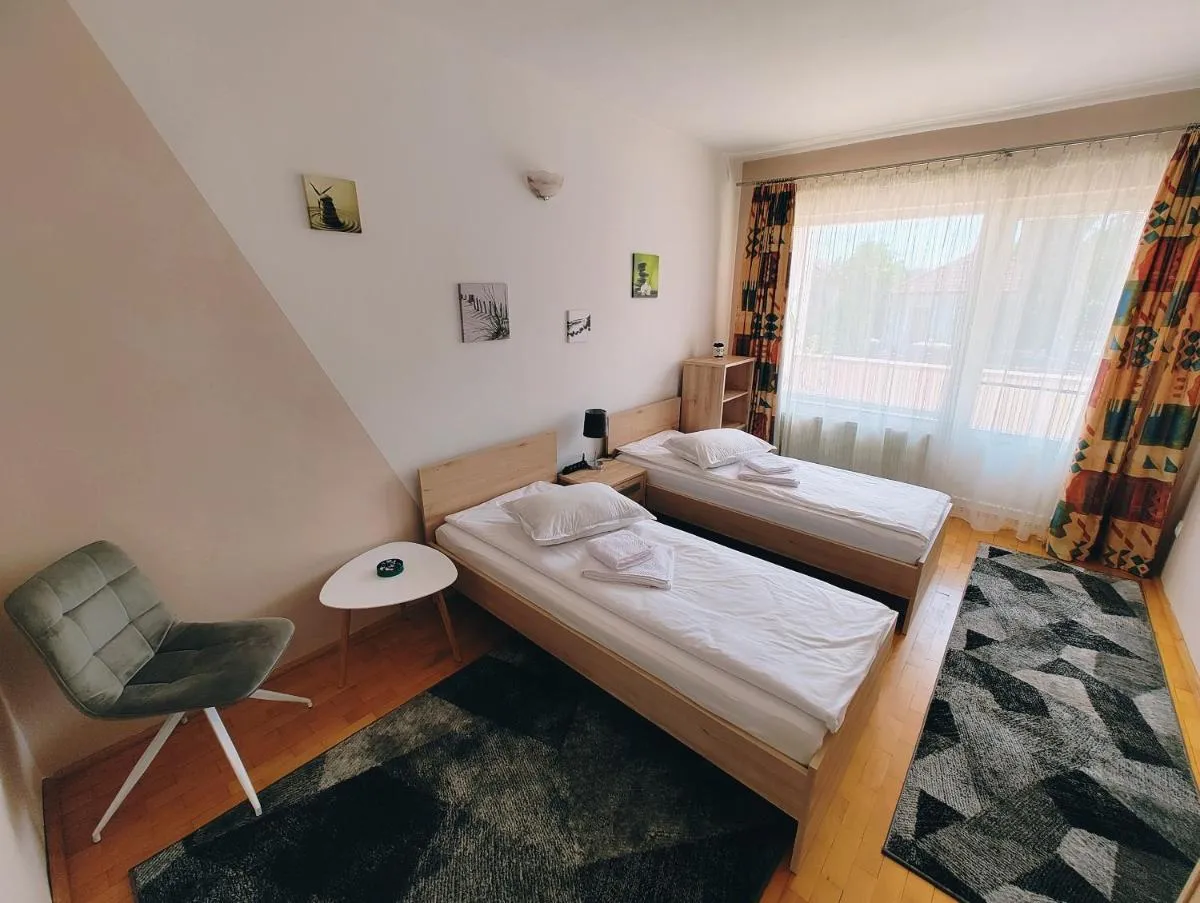 Image 6 of Ten’s Apartment – spatios si linistit