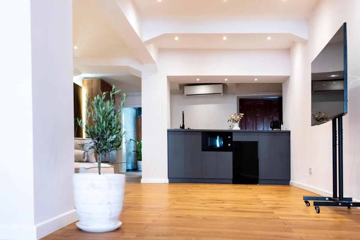 Image 2 of Thome Continental Suite