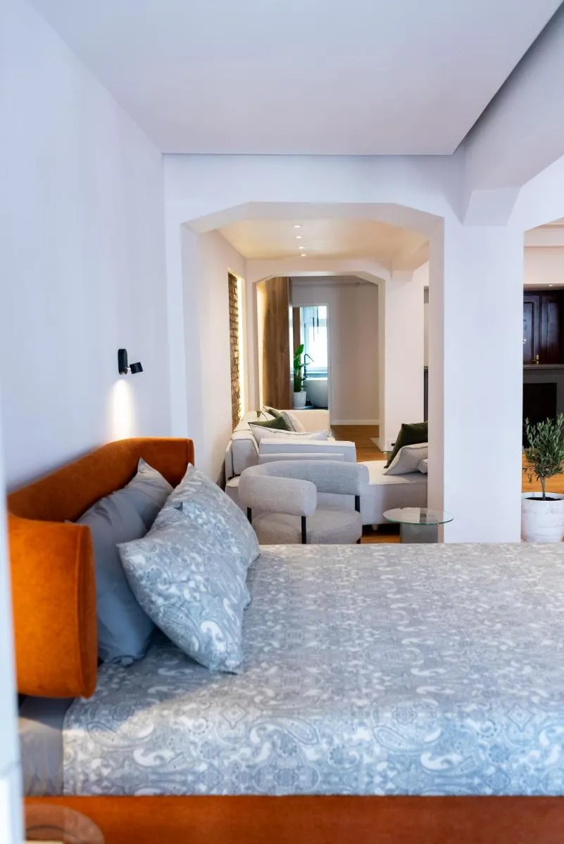 Image 3 of Thome Continental Suite