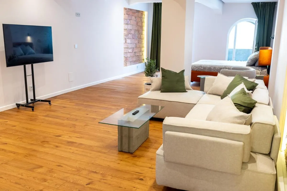 Image 4 of Thome Continental Suite