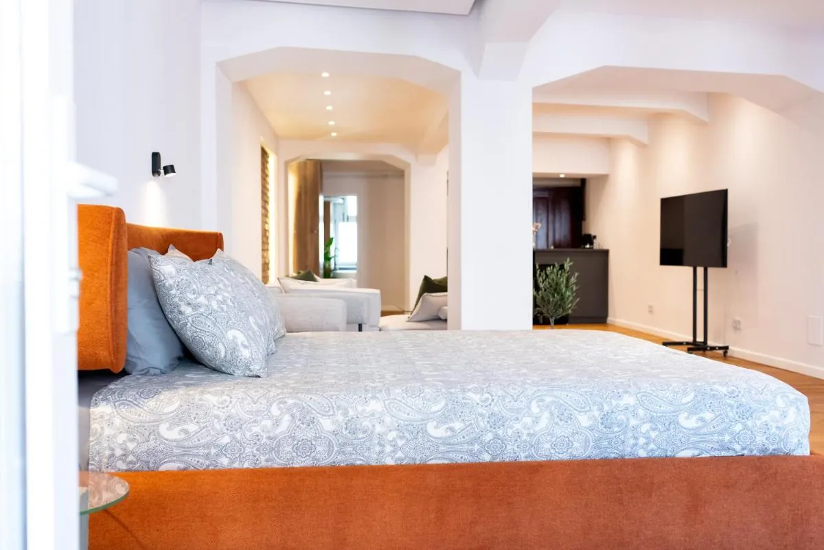Image 5 of Thome Continental Suite
