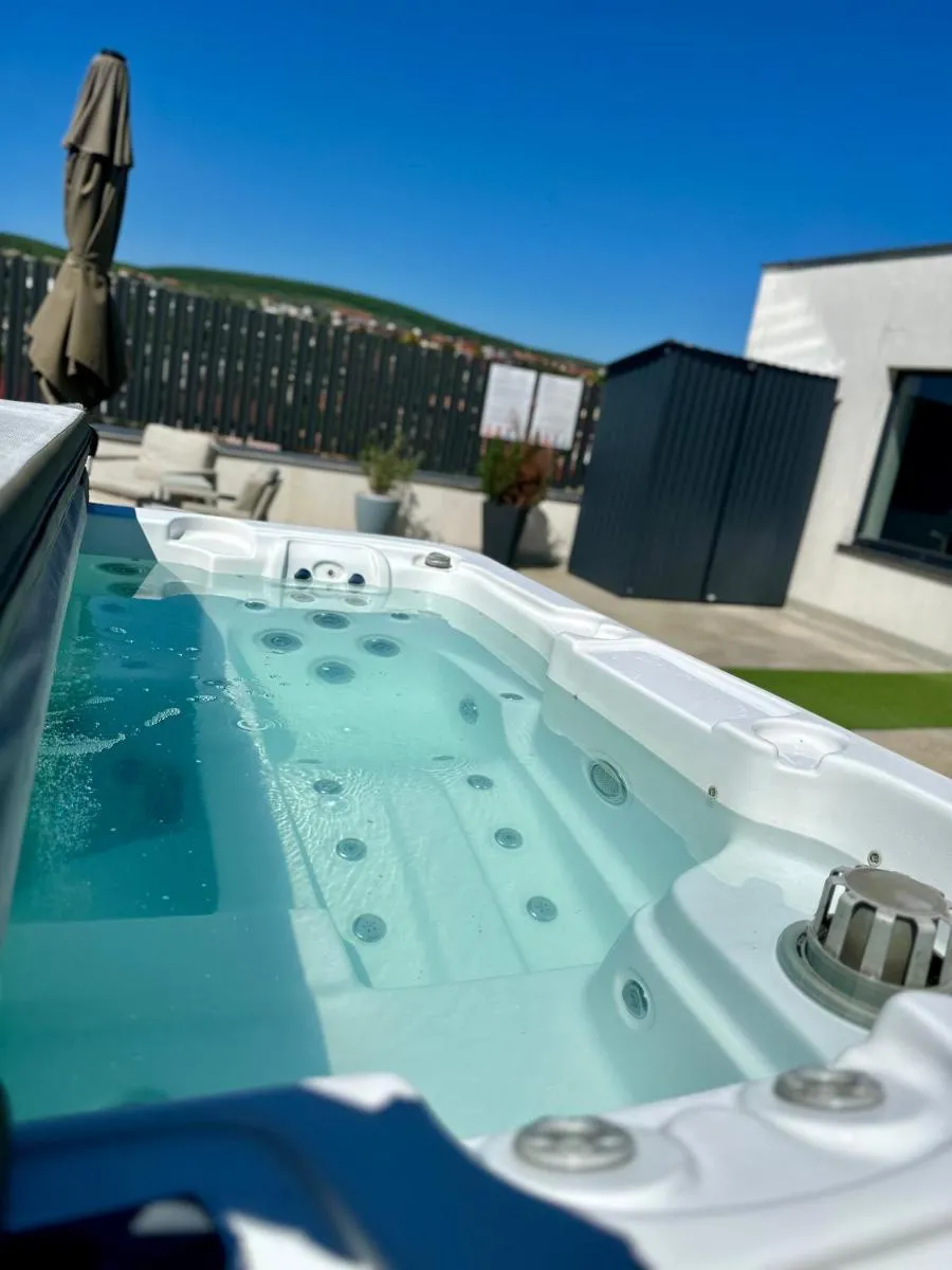 Image 3 of Thome Hoia Jacuzzi