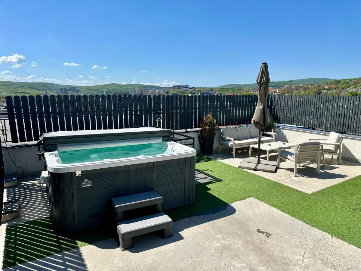 Image 6 of Thome Hoia Jacuzzi