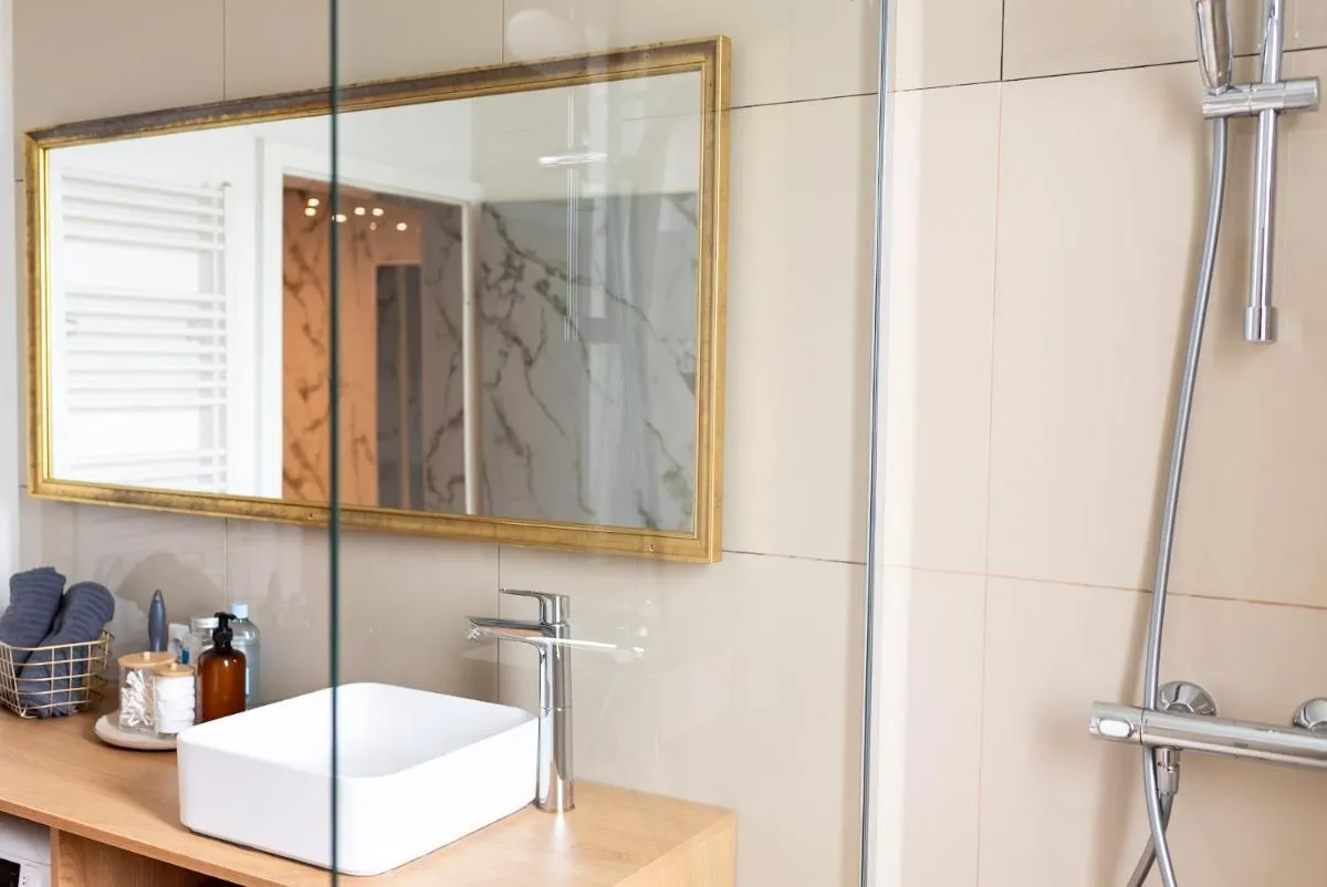 Image 2 of Thome Hoia Jacuzzi