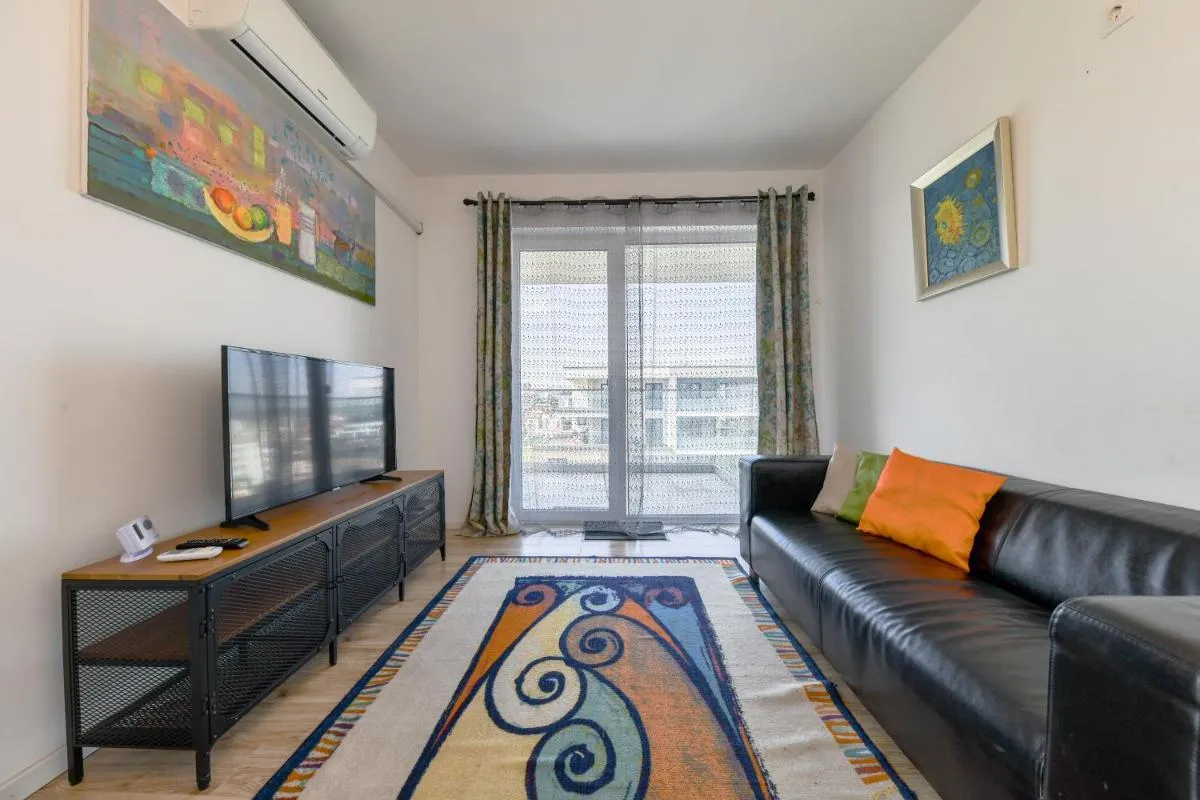 Image 4 of Top Floor View Penthouse
