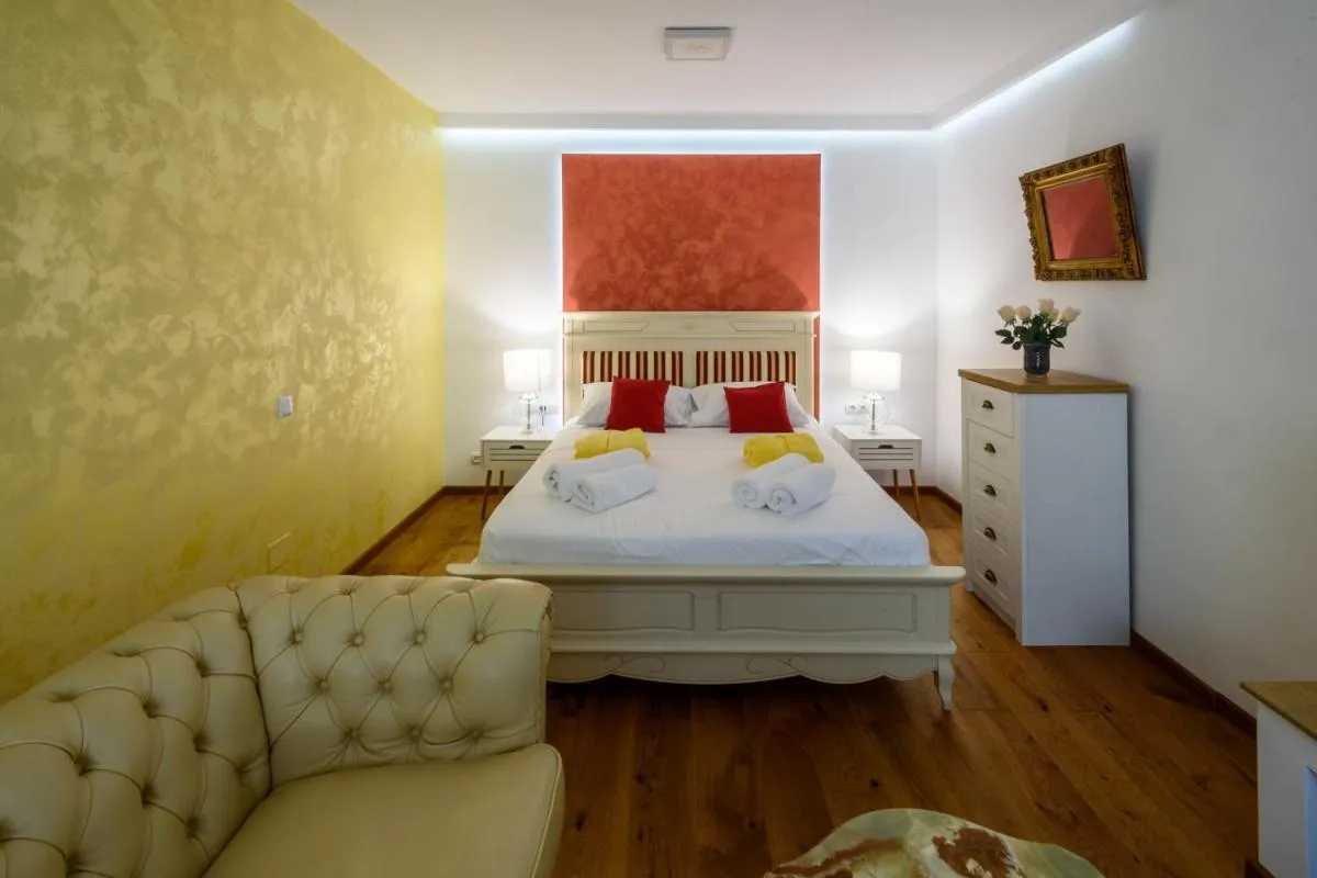 Image 6 of Ultracentral luxury apartment