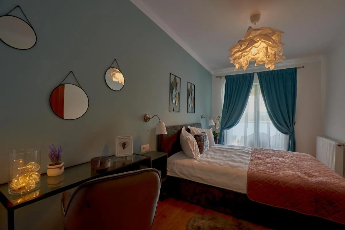 Image 5 of Velvet Apartment