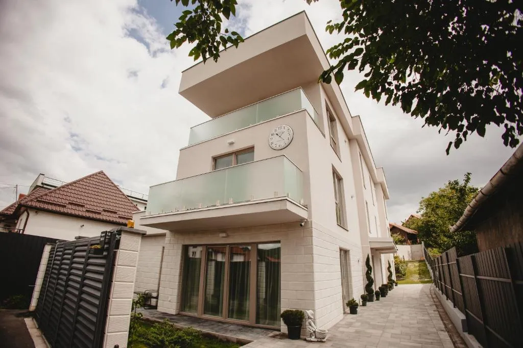 Image of White House Iris Aparthotel