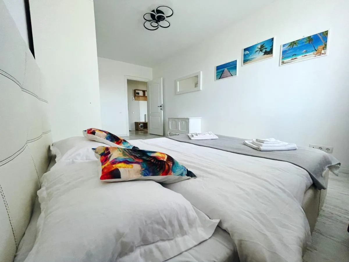 Image 1 of YamaLux Apartments – Ploiesti 33