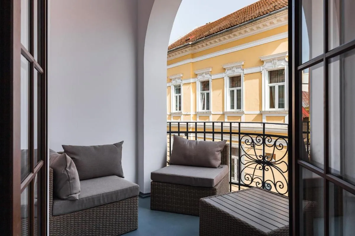Image 5 of pedestrian street in city center for comfortable and beautiful stay with all comodities within walking distance